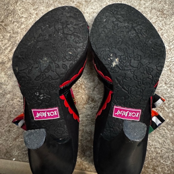 Betsey Johnson Black and Red Floral Women's Shoes - Picture 6 of 8